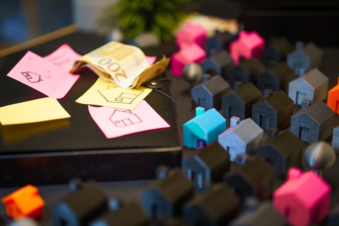 About Miniature Houses With Euro Banknotes And Sticky Notes Lksffjw4wvw